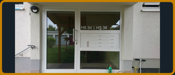 Hauseingangstürelement in Alu weiß/weiß mit Klingelanlage