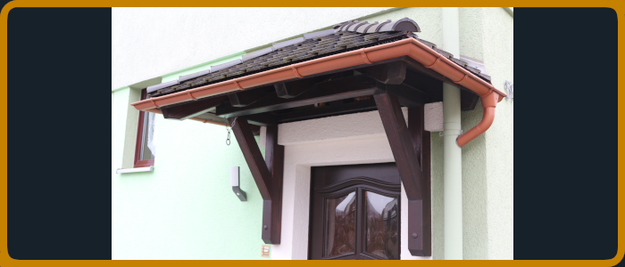Vordach im Nussbaumfarben mit glasierten Dachziegeln